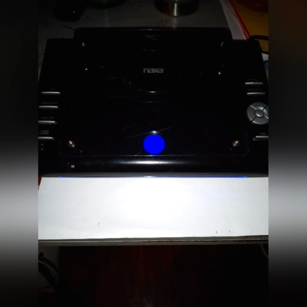 Naxa Digital CD player Am FM radio,works in good condition.